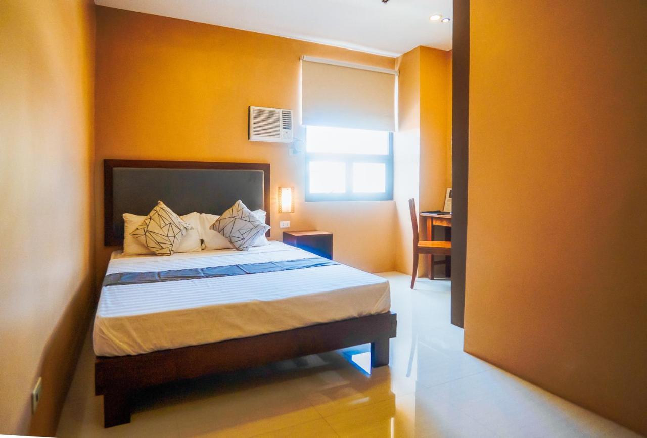 Reddoorz Plus @ Hotel Platinum Occidental Mindoro San José Exterior foto